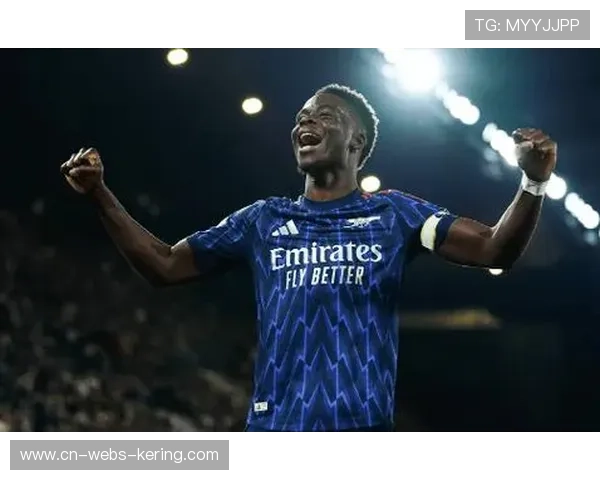 特罗萨德达成50球里程碑，与队友相拥庆祝